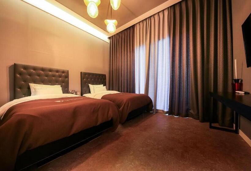 Penthouse Kamer, Merrymud