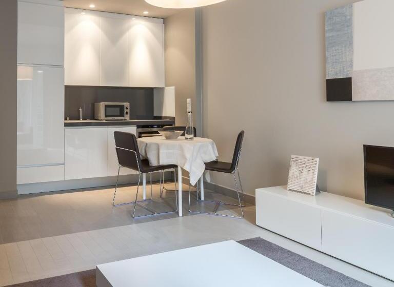 آپارتمان 1 خوابه, Four Stars Apart