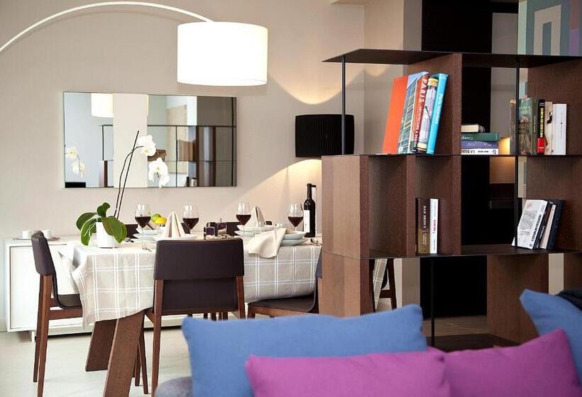 آپارتمان 2 خوابه, Four Stars Apart