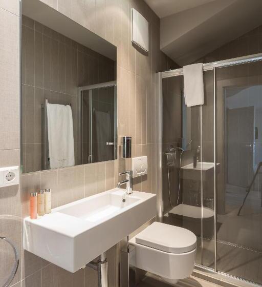 1 Bedroom Penthouse Apartment, Four Stars Apart