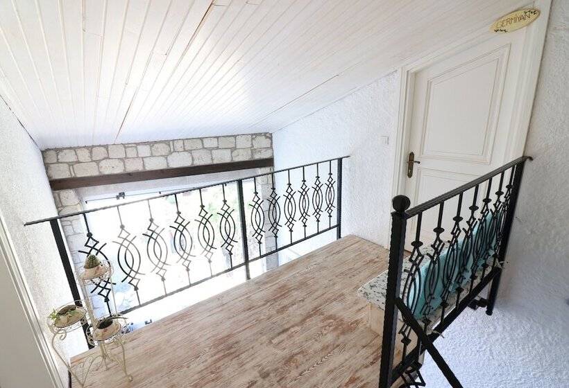 اتاق استاندارد سه نفره, Galya Otel Alacati