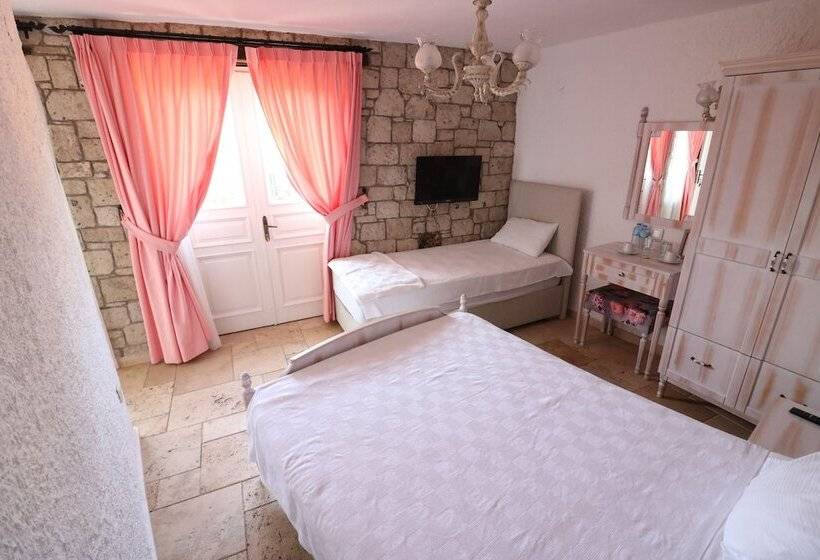 غرفة كومفورت ثلاثية, Galya Otel Alacati