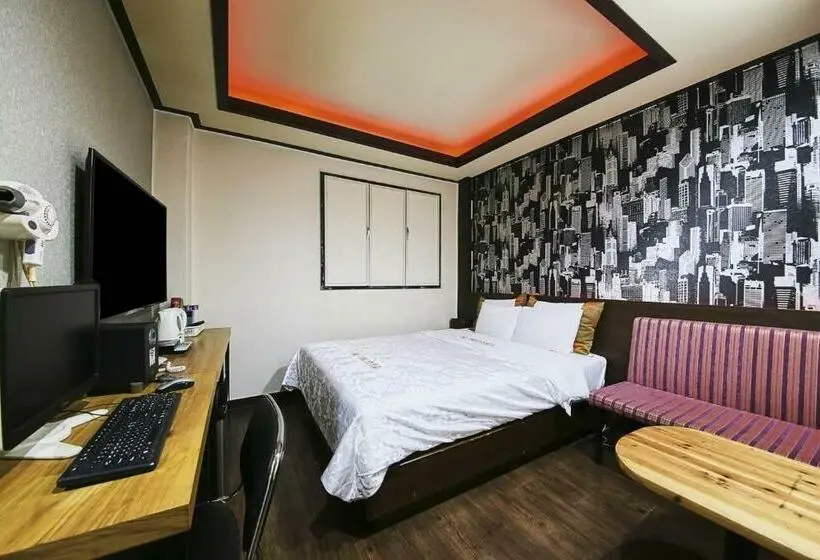 اتاق لوکس, K2 Motel