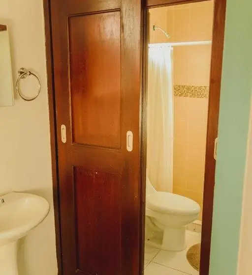 اتاق استاندارد چهار تخته, Casa Blanca