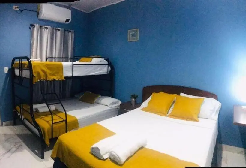 اتاق استاندارد چهار تخته, Casa Blanca