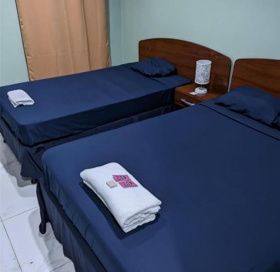 غرفة قياسية ثلاثية, Casa Blanca