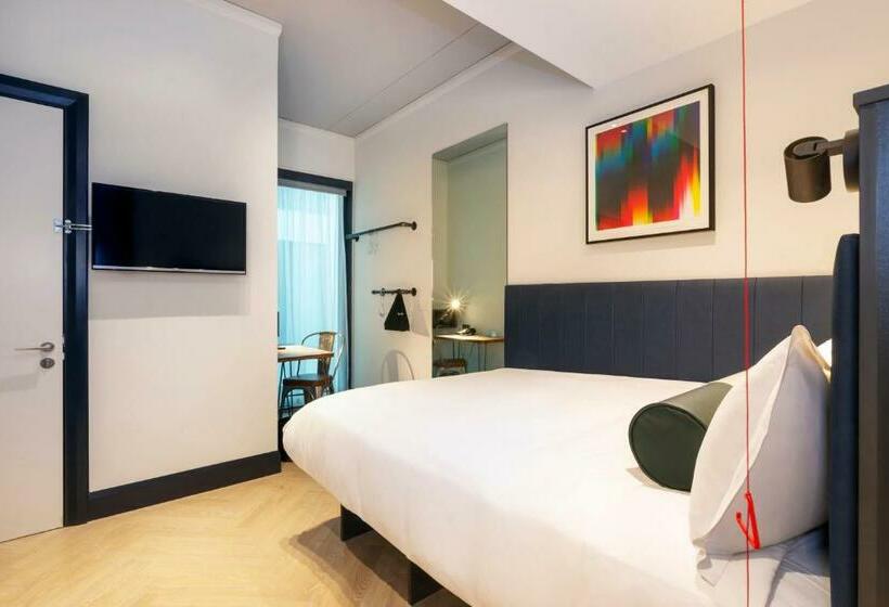 חדר סטנדרט מותאם לאדם עם מוגבלויות, The Hendrick Smithfield