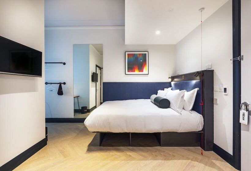 חדר סטנדרט מותאם לאדם עם מוגבלויות, The Hendrick Smithfield