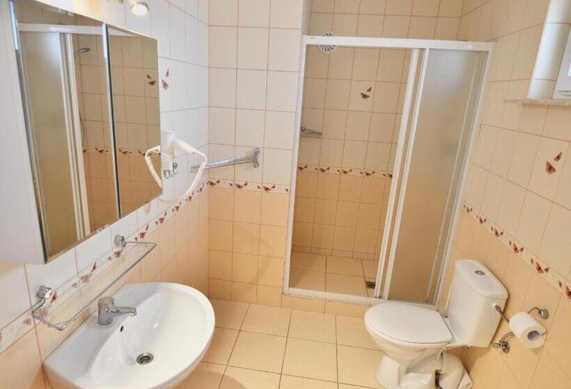 غرفة عائلية, Ow Ameba