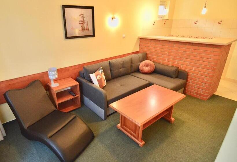 غرفة عائلية, Ow Ameba