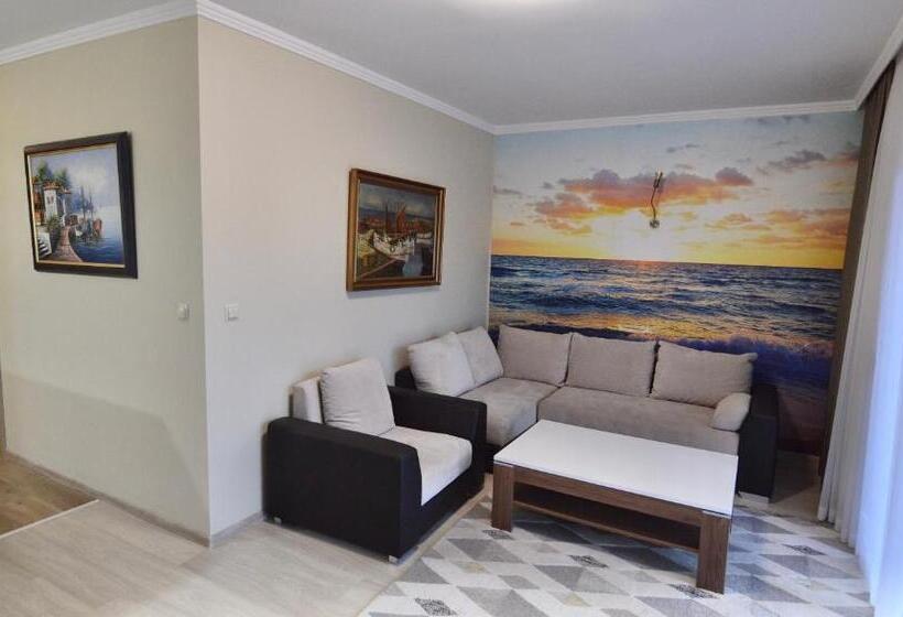 شقة غرفة واحدة مزودة بتراس, Ow Ameba