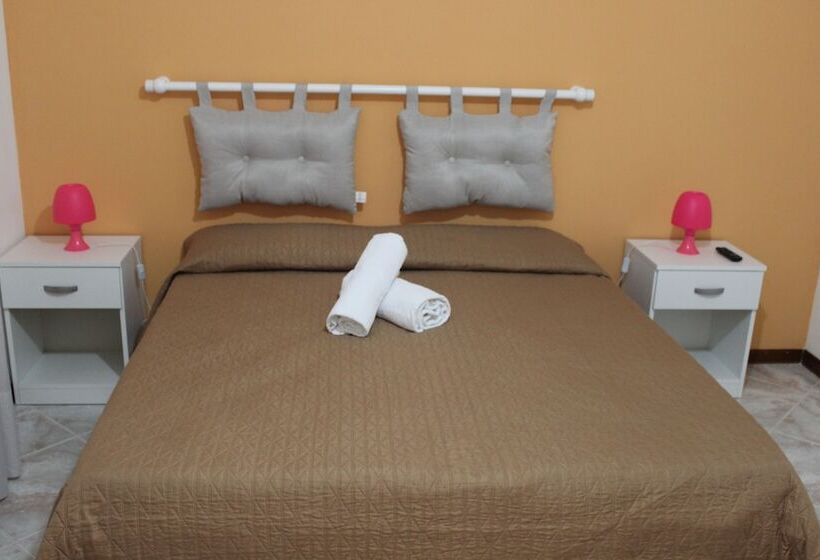 バルコニー付きスタンダードルーム, Casa Chiarenza