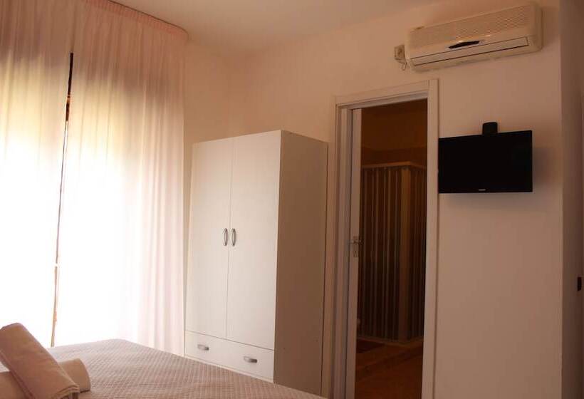 バルコニー付きスタンダードルーム, Casa Chiarenza