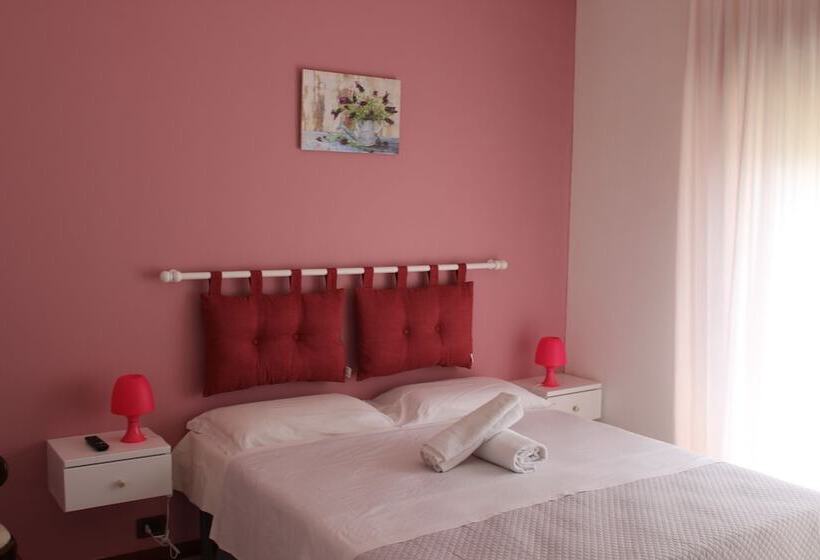 バルコニー付きスタンダードルーム, Casa Chiarenza