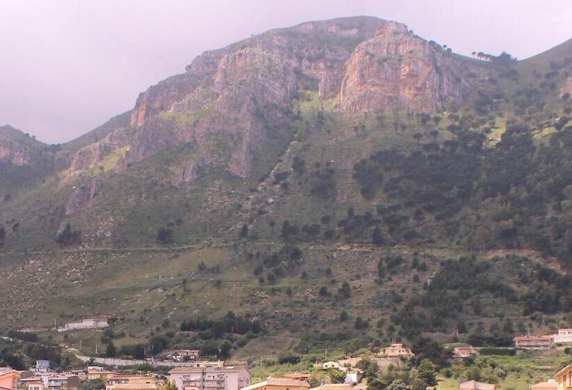 バルコニー付きスタンダードルーム, Casa Chiarenza