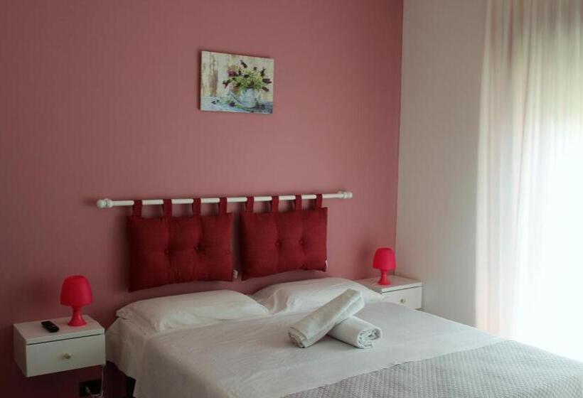 バルコニー付きスタンダードルーム, Casa Chiarenza