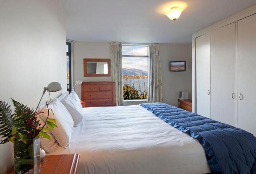 1 Bedroom Apartment Lake View, Apartments At Spinnaker Bay