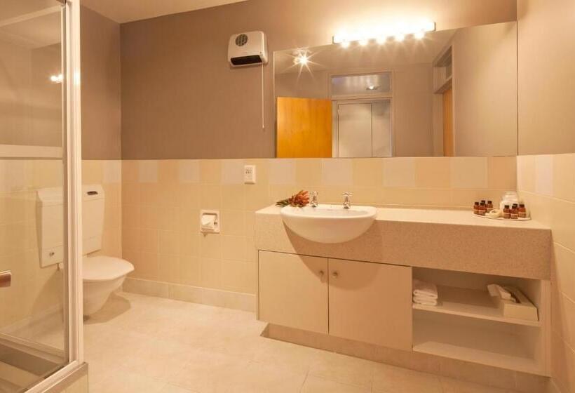 1 Bedroom Apartment Lake View, Apartments At Spinnaker Bay