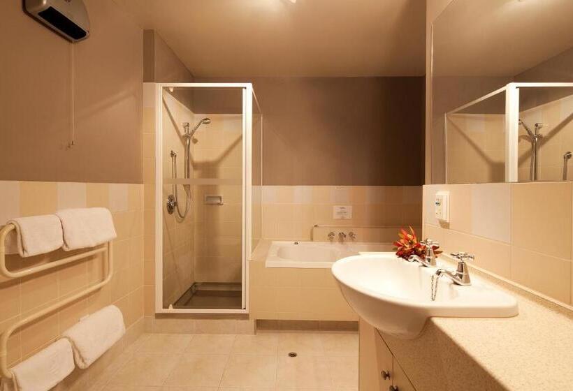 1 Bedroom Apartment Lake View, Apartments At Spinnaker Bay