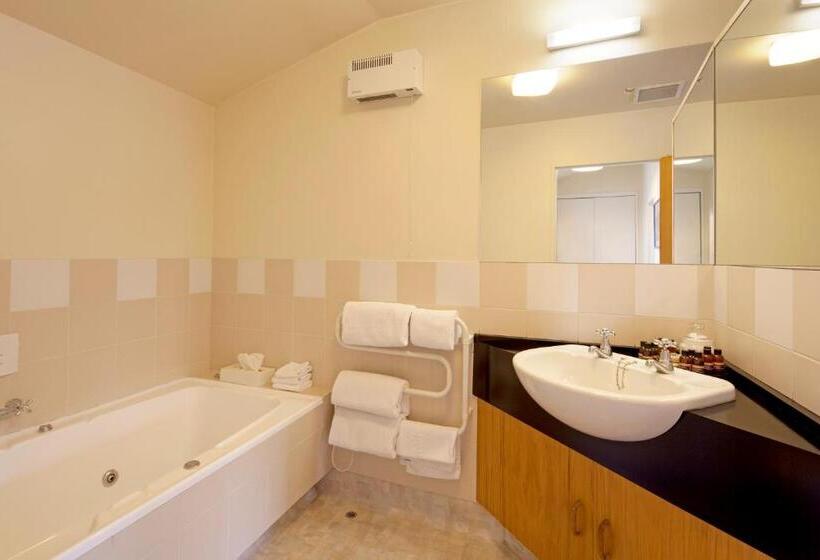 2 Bedrooms Apartment Lake View, Apartments At Spinnaker Bay