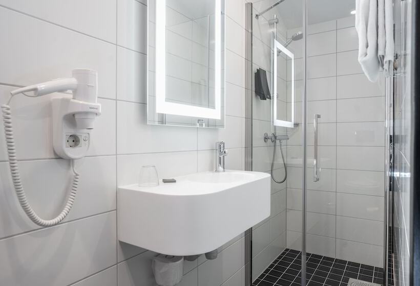 اتاق استاندارد یک نفره, Thon Hotel Astoria