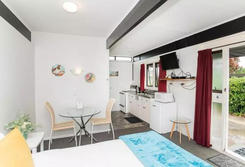 استودیوی استاندارد, Waikanae Beach Motel