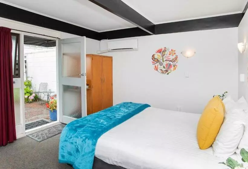 استودیوی استاندارد, Waikanae Beach Motel