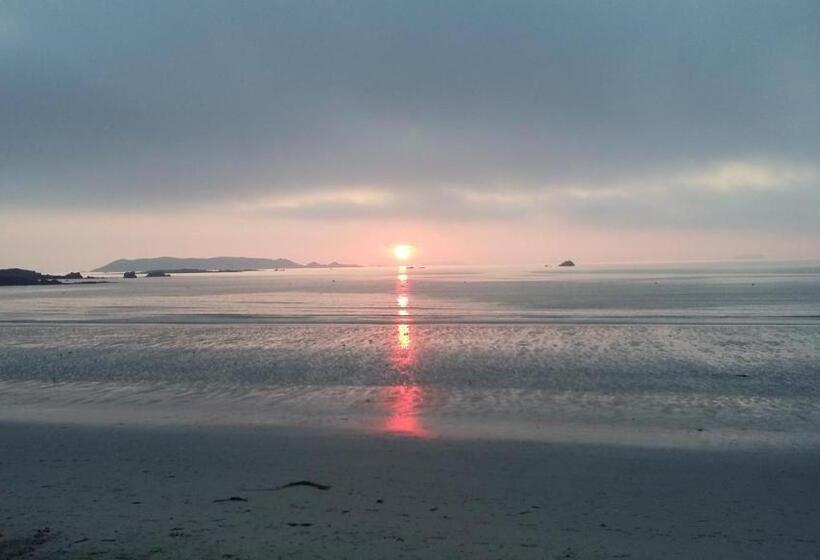 غرفة عائلية مطلّة علي الحديقة, Les Hortensias Gr 34   Chambres D Hôtes