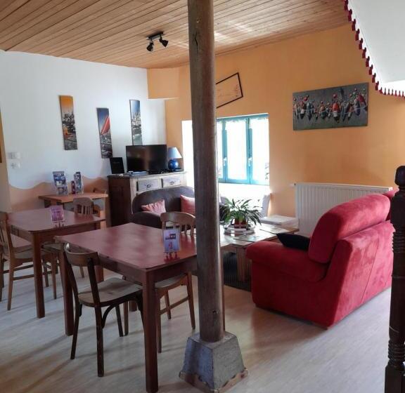 غرفة عائلية مطلّة علي الحديقة, Les Hortensias Gr 34   Chambres D Hôtes