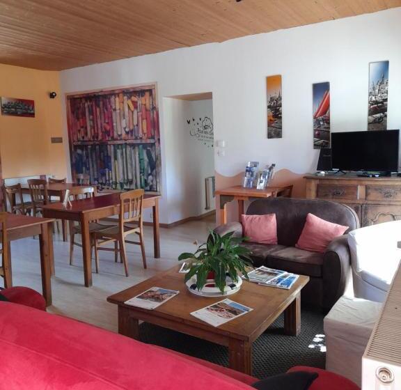 غرفة عائلية مطلّة علي الحديقة, Les Hortensias Gr 34   Chambres D Hôtes