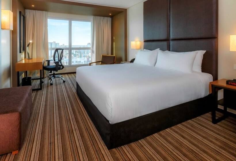 베이직 룸 더블 침대, Hilton Garden Inn Neuquen