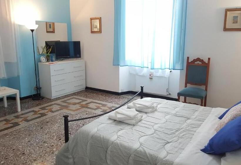 اتاق استاندارد با چشم‌انداز باغ, Royal Suite