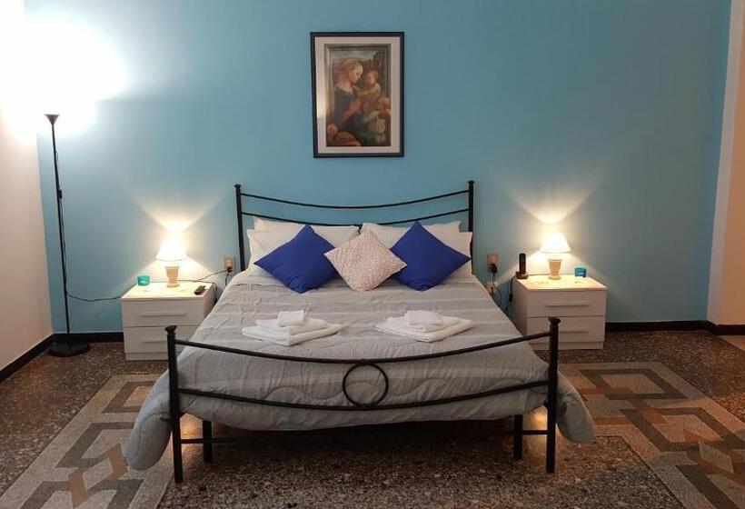 اتاق استاندارد با چشم‌انداز باغ, Royal Suite