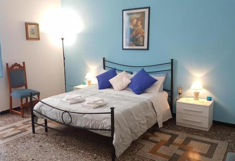 اتاق استاندارد با چشم‌انداز باغ, Royal Suite