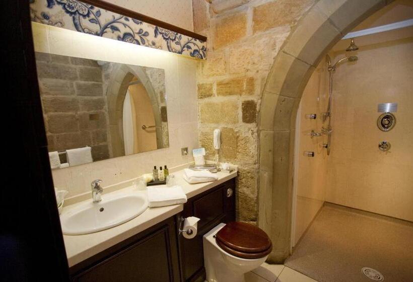 غرفة قياسية, Langley Castle