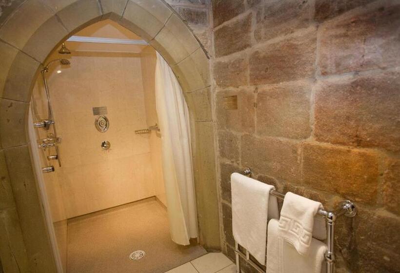 غرفة قياسية, Langley Castle