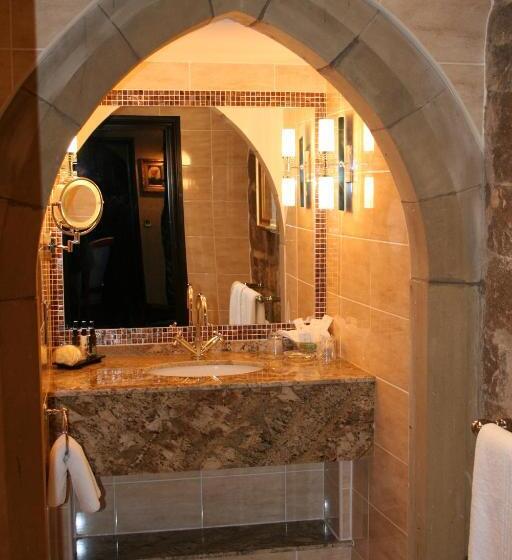 غرفة قياسية, Langley Castle