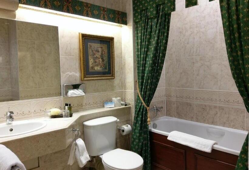 غرفة قياسية, Langley Castle