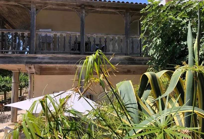 اتاق لوکس با چشم‌انداز دریا, Le Clos Des Sept Palmiers
