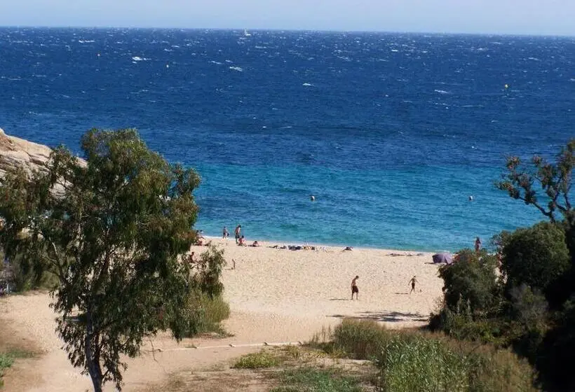 اتاق لوکس با بالکن و چشم‌انداز دریا, Le Clos Des Sept Palmiers