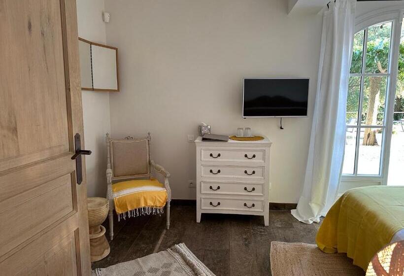 Quarto Estandar Primeiro Andar, Le Clos Des Sept Palmiers