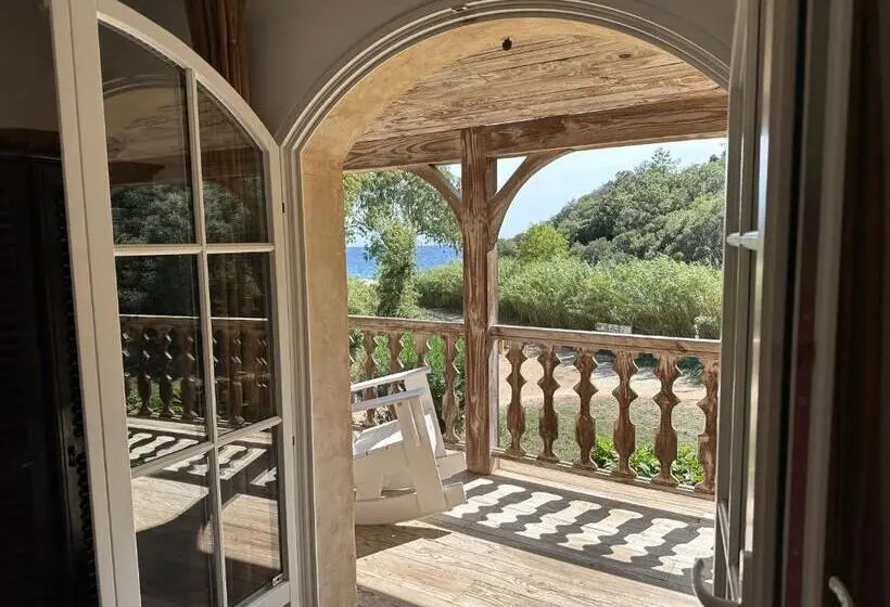 اتاق لوکس با بالکن و چشم‌انداز دریا, Le Clos Des Sept Palmiers