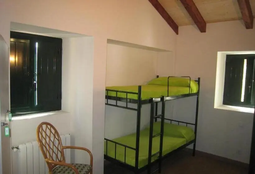 ルームシェアのワンベッド, Albergue Oasis