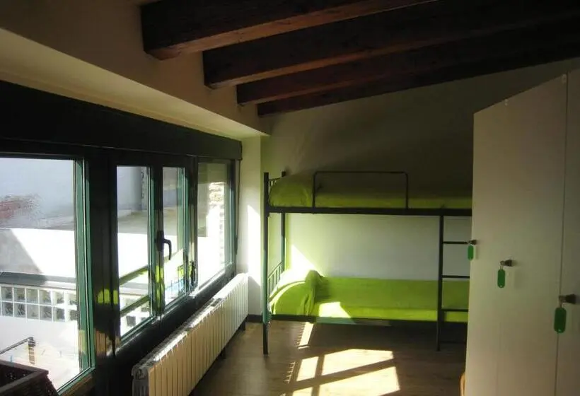 ルームシェアのワンベッド, Albergue Oasis