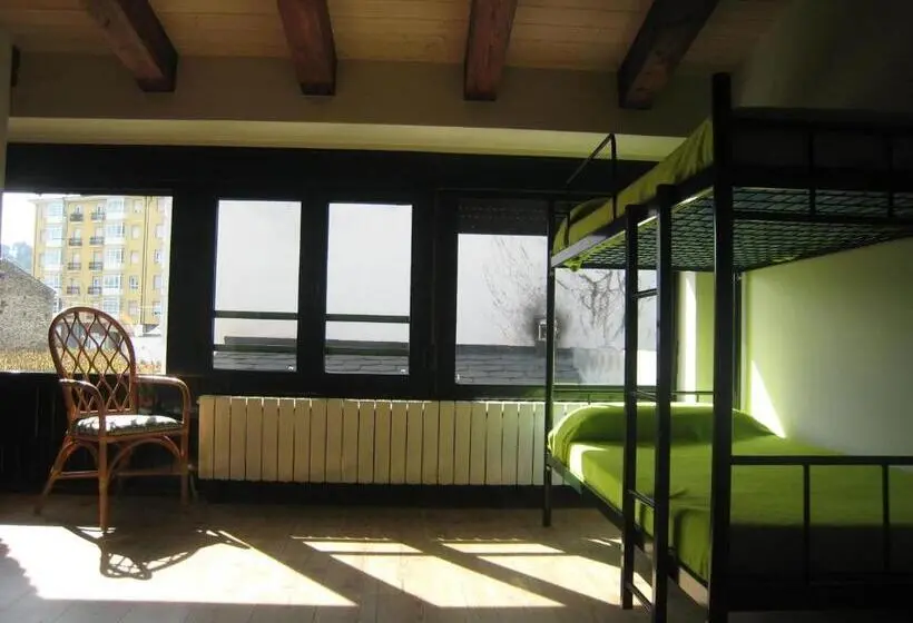 ルームシェアのワンベッド, Albergue Oasis