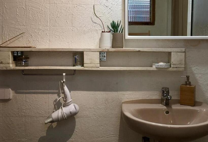 اتاق استاندارد با سرویس بهداشتی مشترک, Guesthouse Ca Artù