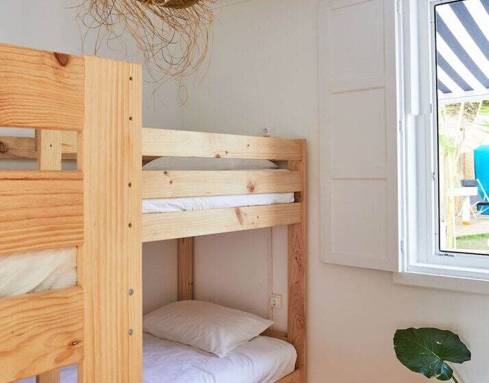 공용 욕실 구비 공동 객실 내의 침대, Caión Surf House Hostel