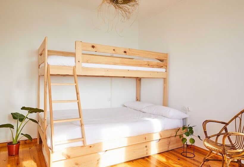 공용 욕실 구비 공동 객실 내의 침대, Caión Surf House Hostel