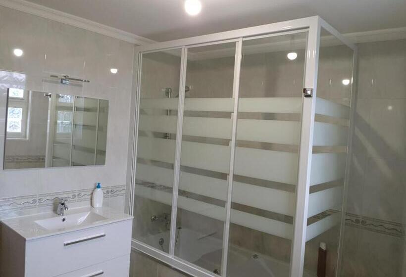 غرفة قياسية, Estrella Do Camiño