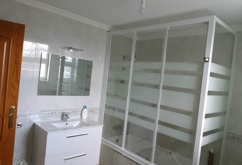 غرفة قياسية, Estrella Do Camiño